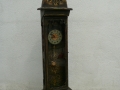 PENDULA cu picior-lemn de brad sculptat cu motive populare.Dim. 190x45x26cm