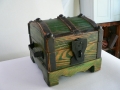 CUFAR-lemn de brad.Dim.33x33x40cm.